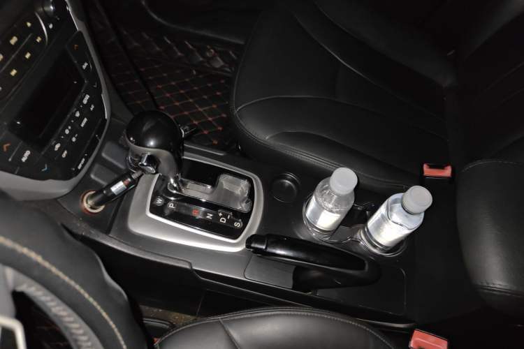 Used GAC Trumpchi GS5 2013 2.0L Automatic Two-Wheel Drive Light Interior Special Edition Gear Lever