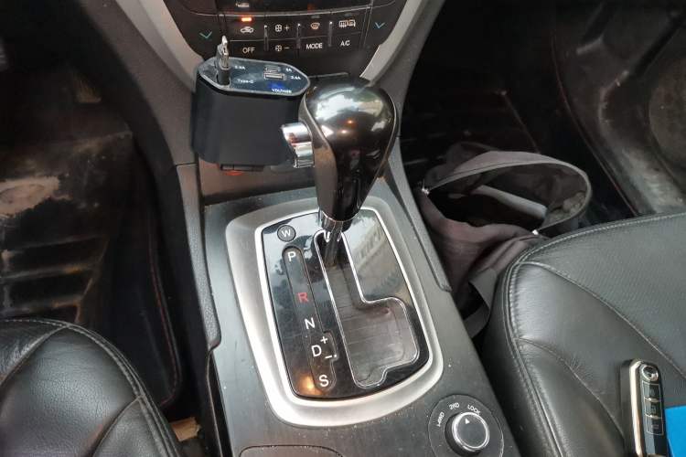Used GAC Trumpchi GS5 2013 1.8T Automatic All-Wheel-Drive Luxury Edition Gear Lever