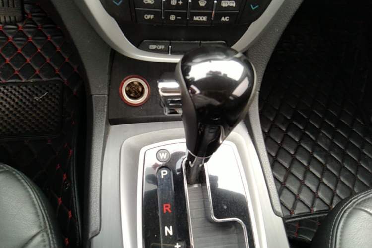 Used GAC Trumpchi GS5 2013 2.0L Automatic Two-Wheel Drive Light Interior Special Edition Gear Lever