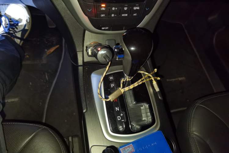 Used GAC Trumpchi GS5 2013 2.0L Automatic Two-Wheel Drive Light Interior Special Edition Gear Lever