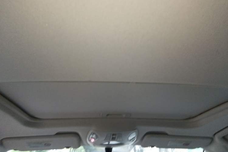 Used GAC Trumpchi GS5 2013 2.0L Manual Two-Wheel Drive Special Edition in Light Interior Headliner