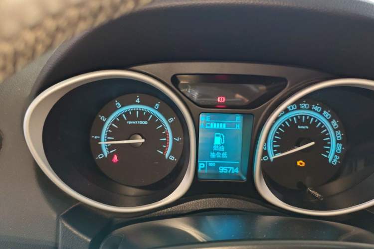 Used GAC Trumpchi GS5 2013 2.0L Automatic Two-Wheel Drive Light Interior Special Edition Instrument Cluster