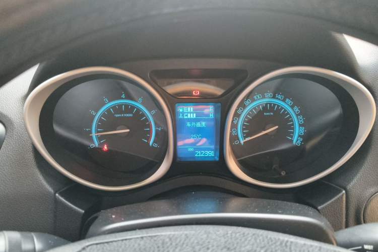 Used GAC Trumpchi GS5 2013 1.8T Manual Two-Wheel Drive Elite Edition Instrument Cluster