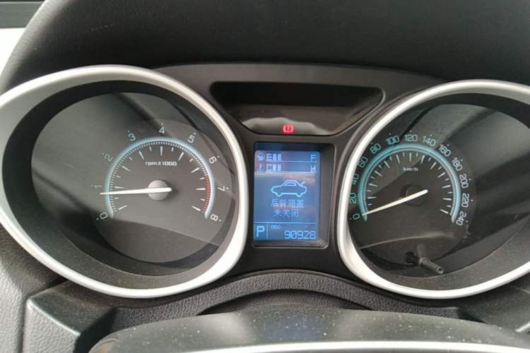 Used GAC Trumpchi GS5 2013 2.0L Automatic Two-Wheel Drive Light Interior Special Edition Instrument Cluster