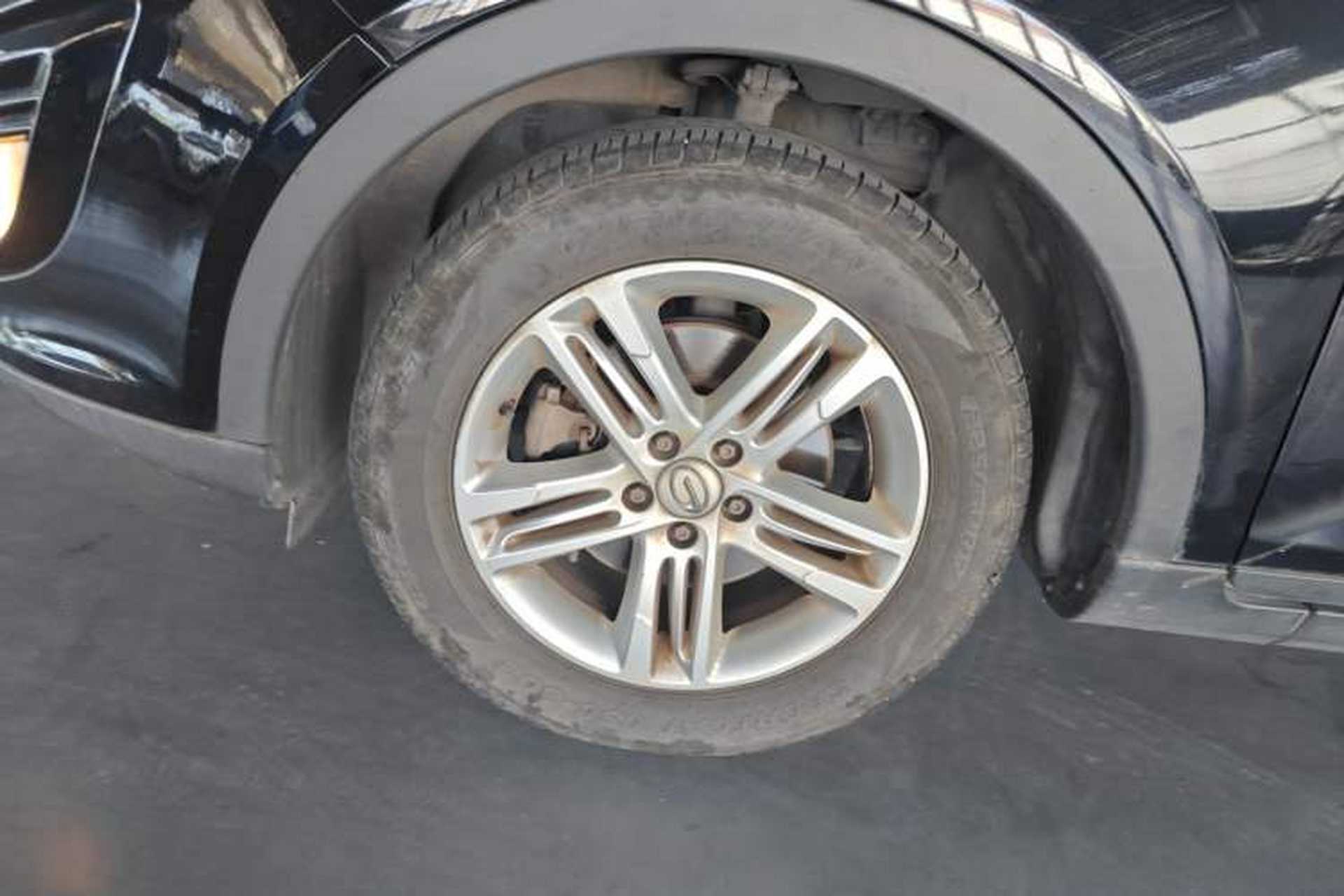 Used GAC Trumpchi GS5 2013 2.0L Automatic Two-Wheel Drive Light Interior Special Edition Left Front Wheel Hub