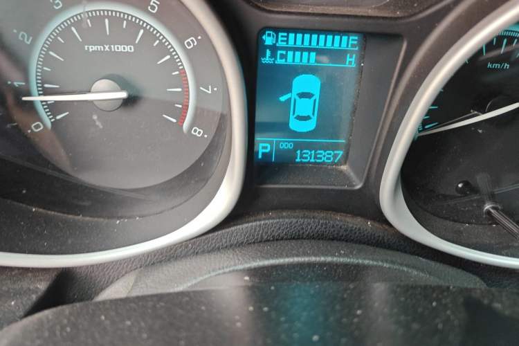 Used GAC Trumpchi GS5 2013 2.0L Automatic Two-Wheel Drive Light Interior Special Edition Odometer Close Up