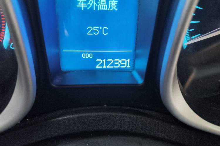 Used GAC Trumpchi GS5 2013 1.8T Manual Two-Wheel Drive Elite Edition Odometer Close Up