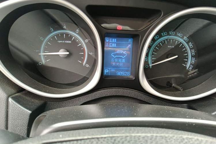 Used GAC Trumpchi GS5 2013 2.0L Automatic Two-Wheel Drive Light Interior Special Edition Odometer Close Up