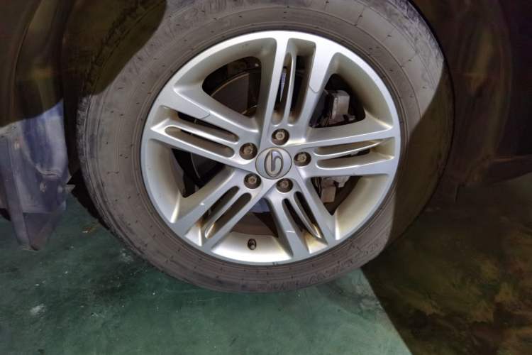 Used GAC Trumpchi GS5 2013 2.0L Automatic Two-Wheel Drive Light Interior Special Edition Right Front Wheel Hub