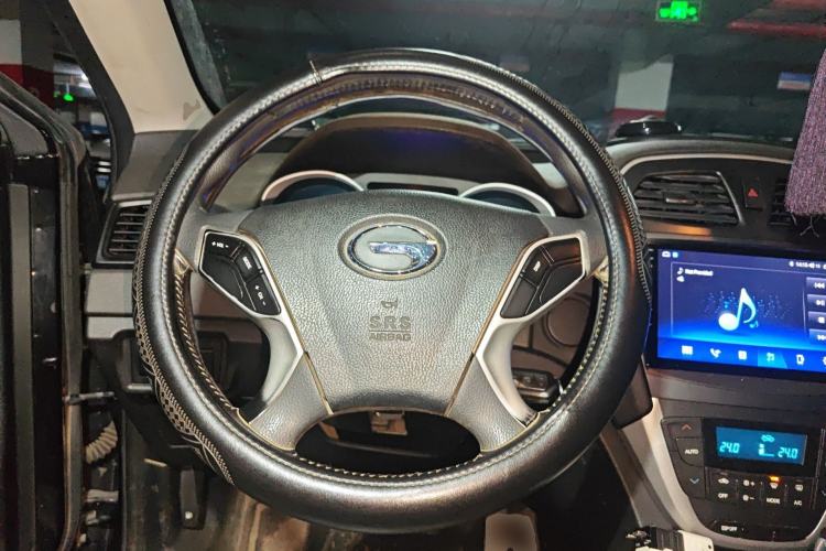 Used GAC Trumpchi GS5 2013 2.0L Manual Two-Wheel Drive Special Edition in Light Interior Steering Wheel
