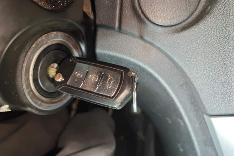 Used GAC Trumpchi GS5 2013 2.0L Manual Two-Wheel Drive Special Edition in Light Interior Vehicle Key