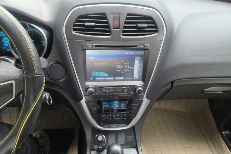 Used GAC Trumpchi GS5 2013 1.8T Manual Two-Wheel Drive Elite Edition Audio And AC Panel