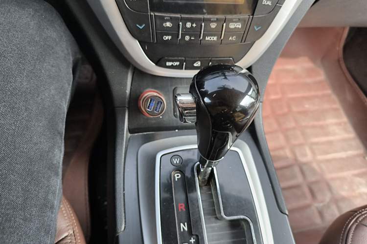 Used GAC Trumpchi GS5 2013 1.8T Automatic All-Wheel-Drive Luxury Edition Audio And AC Panel