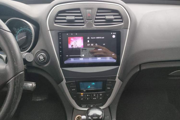 Used GAC Trumpchi GS5 2013 1.8T Automatic Two-Wheel Drive Elite Edition Audio And AC Panel