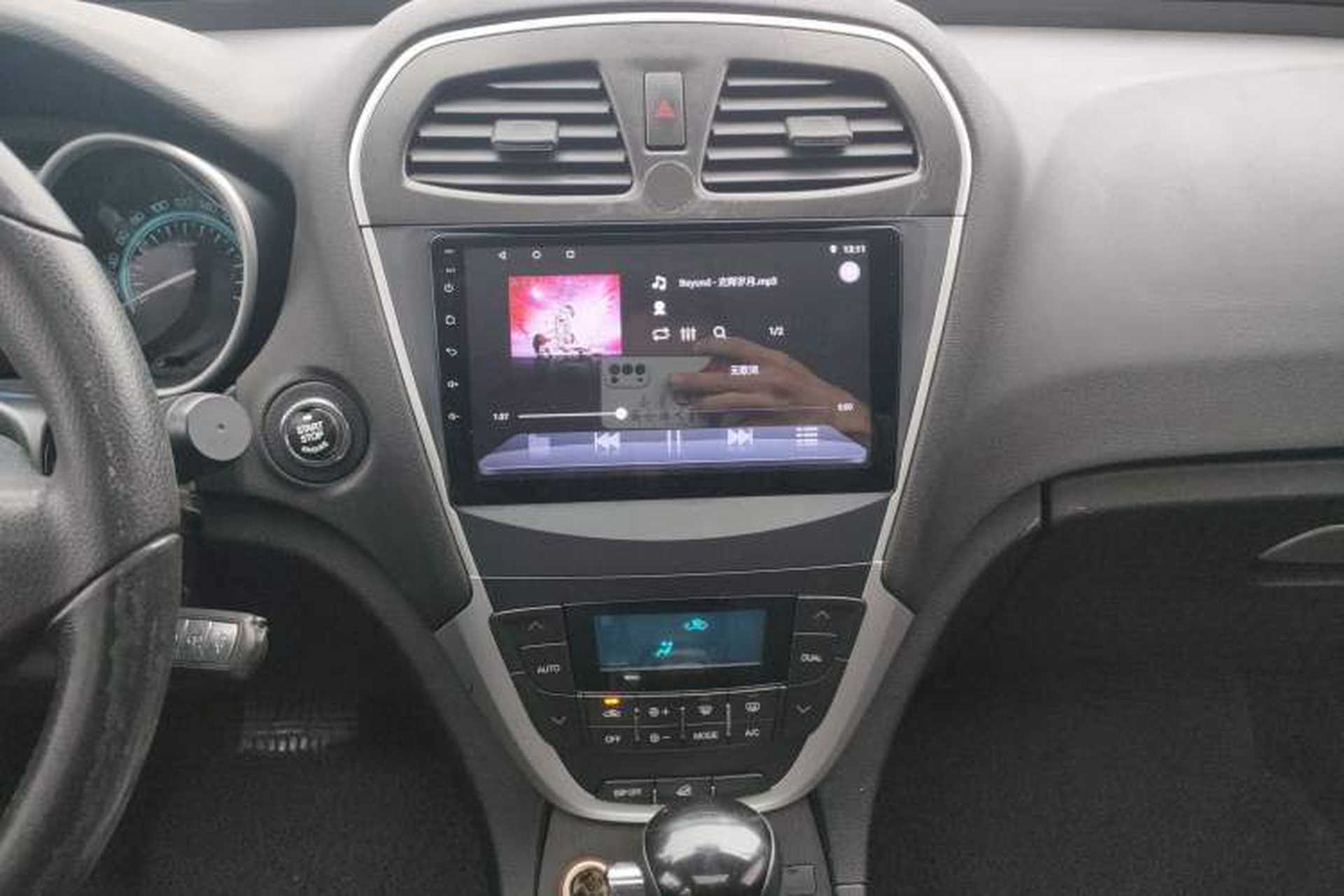 Used GAC Trumpchi GS5 2013 1.8T Automatic Two-Wheel Drive Elite Edition Audio And AC Panel