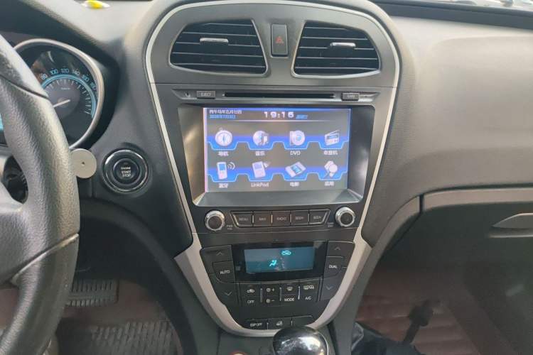 Used GAC Trumpchi GS5 2013 1.8T Automatic Two-Wheel Drive Luxury Edition Audio And AC Panel
