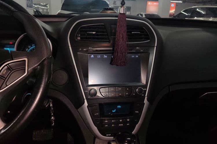 Used GAC Trumpchi GS5 2013 1.8T Automatic Two-Wheel Drive Elite Edition Audio And AC Panel