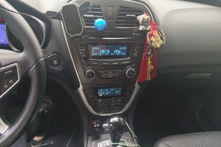 Used GAC Trumpchi GS5 2013 2.0L Automatic Two-Wheel Drive Light Interior Special Edition Audio And AC Panel