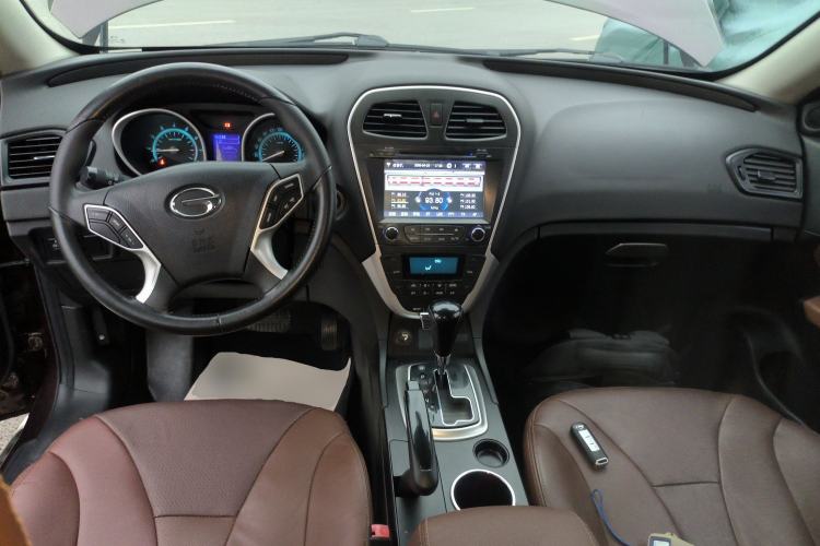 Used GAC Trumpchi GS5 2013 1.8T Automatic Two-Wheel Drive Luxury Edition Center Console