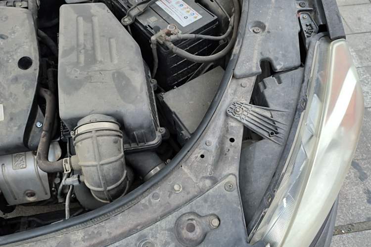 Used GAC Trumpchi GS5 2013 1.8T Automatic All-Wheel-Drive Luxury Edition Engine Bay Left