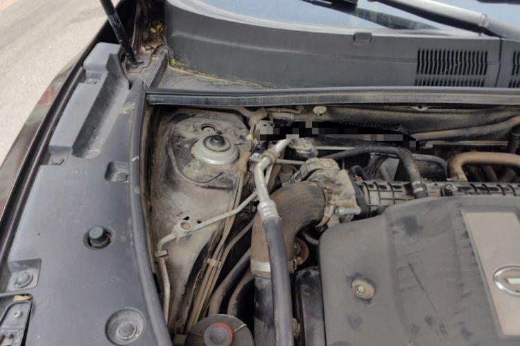 Used GAC Trumpchi GS5 2013 1.8T Automatic 4x4 5th Anniversary Edition Engine Bay Right