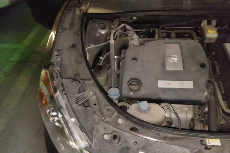 Used GAC Trumpchi GS5 2013 1.8T Automatic Two-Wheel Drive Elite Edition Engine Bay Right