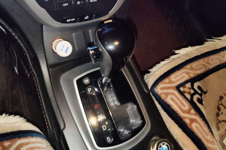 Used GAC Trumpchi GS5 2013 1.8T Automatic Two-Wheel Drive Elite Edition Gear Lever