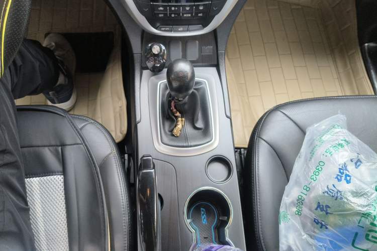 Used GAC Trumpchi GS5 2013 1.8T Manual Two-Wheel Drive Elite Edition Gear Lever