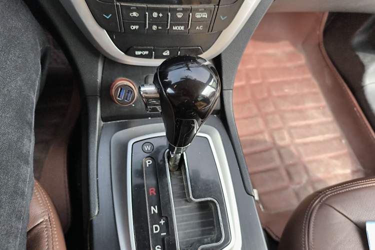 Used GAC Trumpchi GS5 2013 1.8T Automatic All-Wheel-Drive Luxury Edition Gear Lever