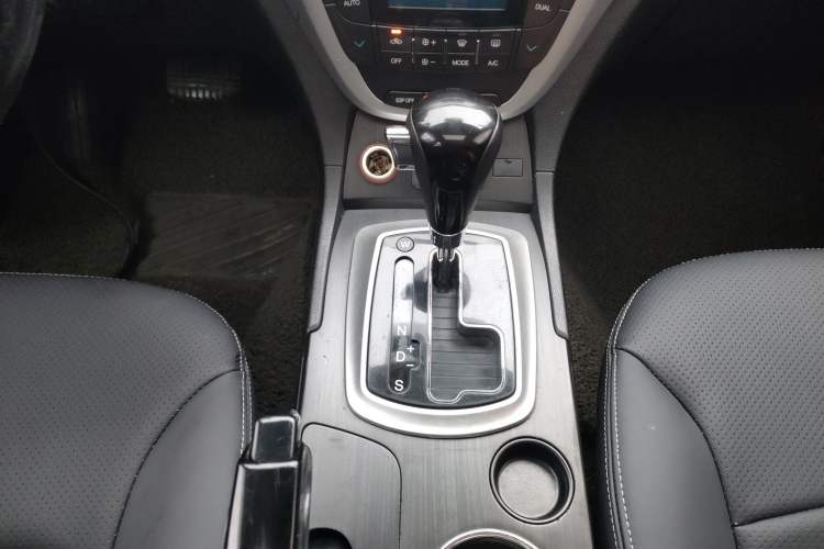 Used GAC Trumpchi GS5 2013 1.8T Automatic Two-Wheel Drive Elite Edition Gear Lever