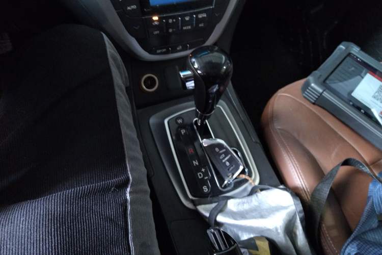 Used GAC Trumpchi GS5 2013 1.8T Automatic Two-Wheel Drive Luxury Edition Gear Lever