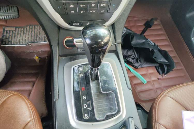 Used GAC Trumpchi GS5 2013 1.8T Automatic Two-Wheel Drive Luxury Edition Gear Lever