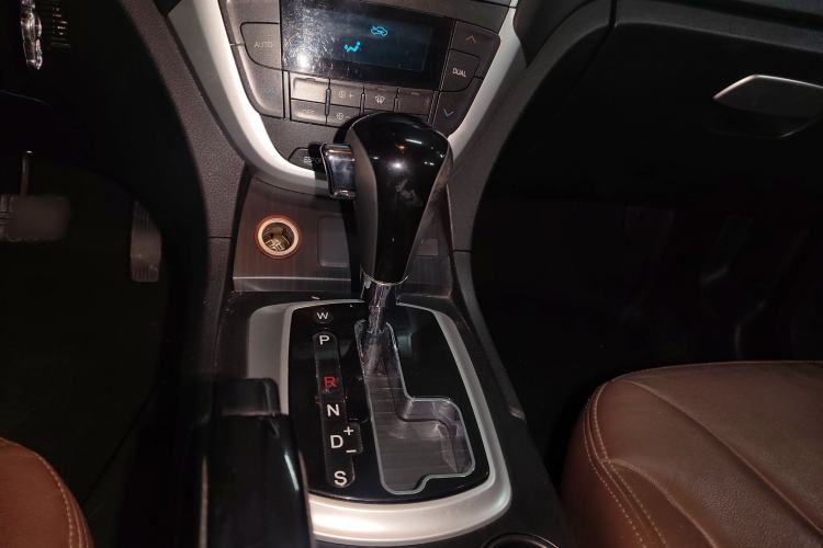 Used GAC Trumpchi GS5 2013 1.8T Automatic Two-Wheel Drive Elite Edition Gear Lever