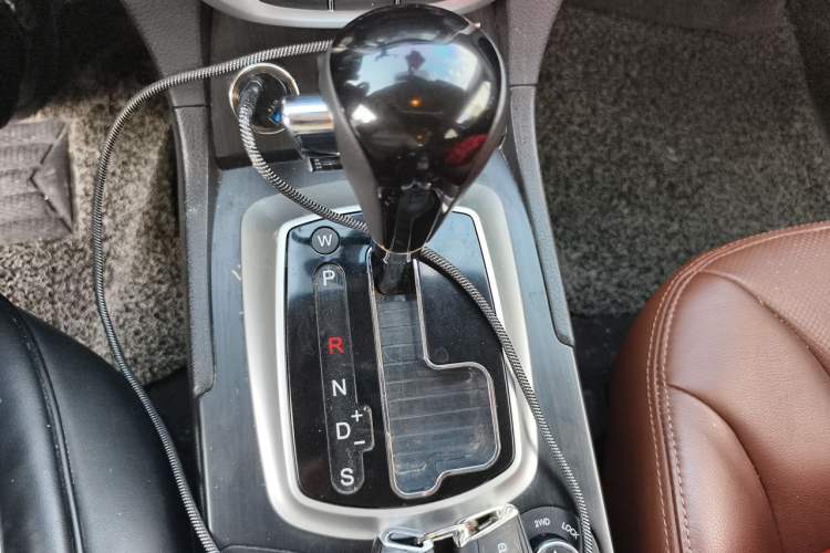 Used GAC Trumpchi GS5 2013 1.8T Automatic All-Wheel-Drive Luxury Edition Gear Lever