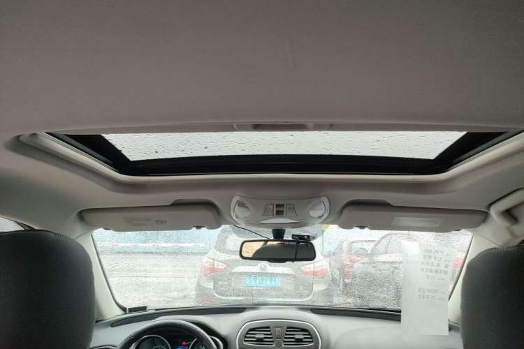 Used GAC Trumpchi GS5 2013 1.8T Automatic Two-Wheel Drive Elite Edition Headliner