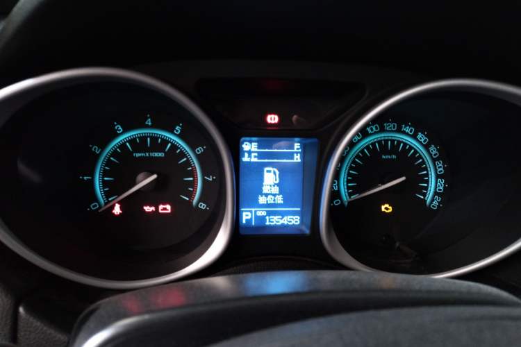 Used GAC Trumpchi GS5 2013 1.8T Automatic Two-Wheel Drive Luxury Edition Instrument Cluster