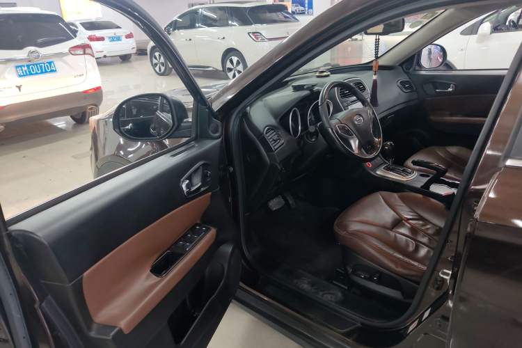 Used GAC Trumpchi GS5 2013 1.8T Automatic Two-Wheel Drive Elite Edition Interior 3