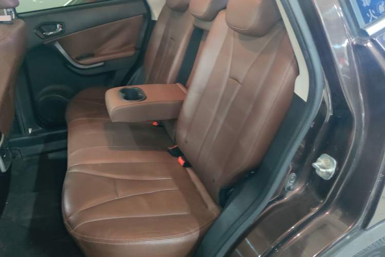 Used GAC Trumpchi GS5 2013 1.8T Automatic Two-Wheel Drive Elite Edition Interior 4