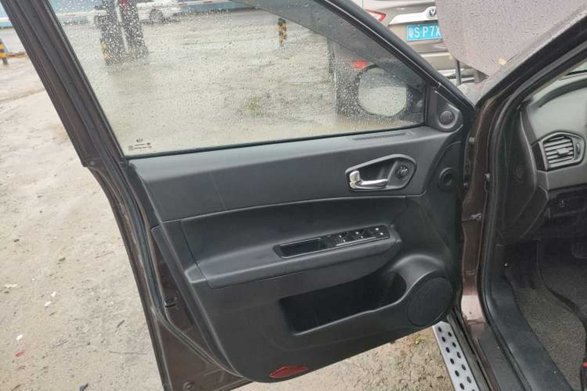 Used GAC Trumpchi GS5 2013 1.8T Automatic Two-Wheel Drive Elite Edition Left Front Door Interior