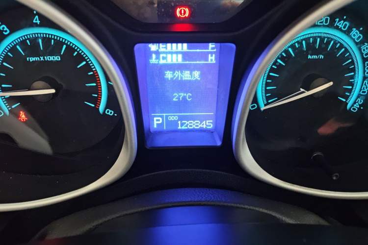 Used GAC Trumpchi GS5 2013 2.0L Automatic Two-Wheel Drive Light Interior Special Edition Odometer Close Up
