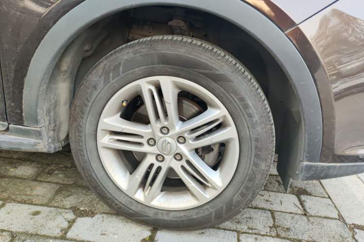 Used GAC Trumpchi GS5 2013 1.8T Automatic Two-Wheel Drive Luxury Edition Right Front Wheel Hub