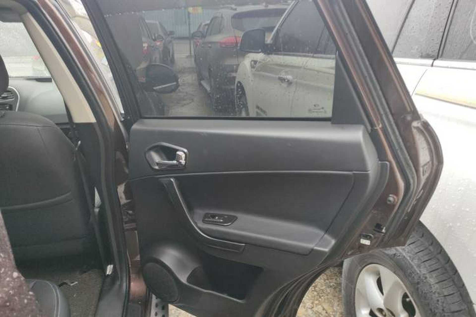 Used GAC Trumpchi GS5 2013 1.8T Automatic Two-Wheel Drive Elite Edition Right Rear Door Interior