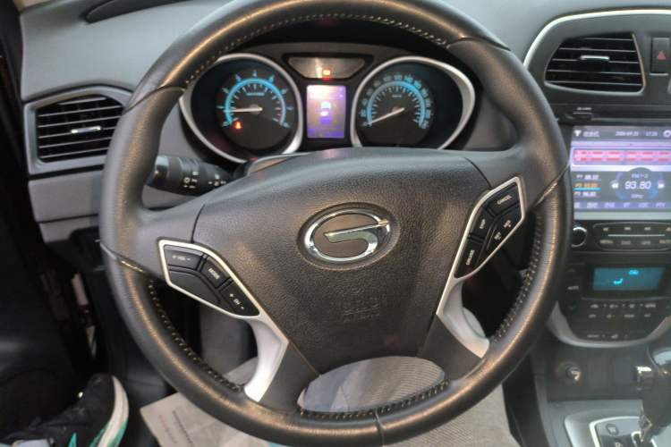 Used GAC Trumpchi GS5 2013 1.8T Automatic Two-Wheel Drive Luxury Edition Steering Wheel