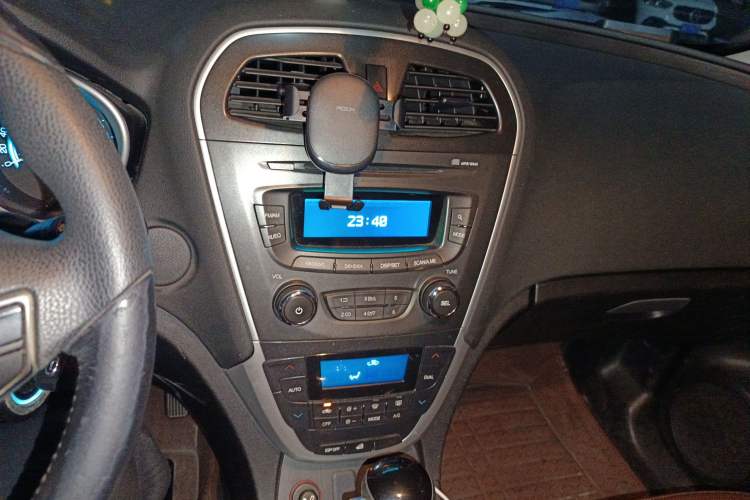 Used GAC Trumpchi GS5 2013 1.8T Automatic Two-Wheel Drive Elite Edition Audio And AC Panel