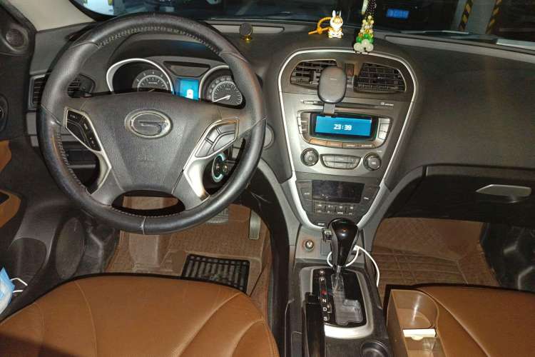 Used GAC Trumpchi GS5 2013 1.8T Automatic Two-Wheel Drive Elite Edition Center Console