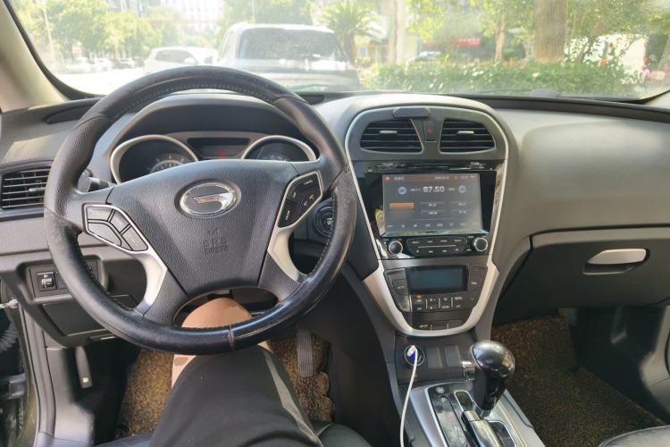 Used GAC Trumpchi GS5 2013 2.0L Automatic Two-Wheel Drive Light Interior Special Edition Center Console
