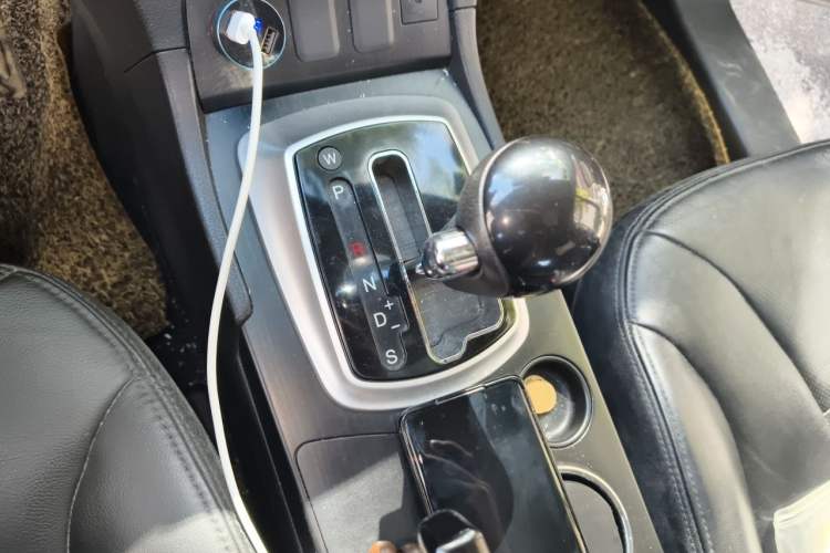 Used GAC Trumpchi GS5 2013 2.0L Automatic Two-Wheel Drive Light Interior Special Edition Gear Lever