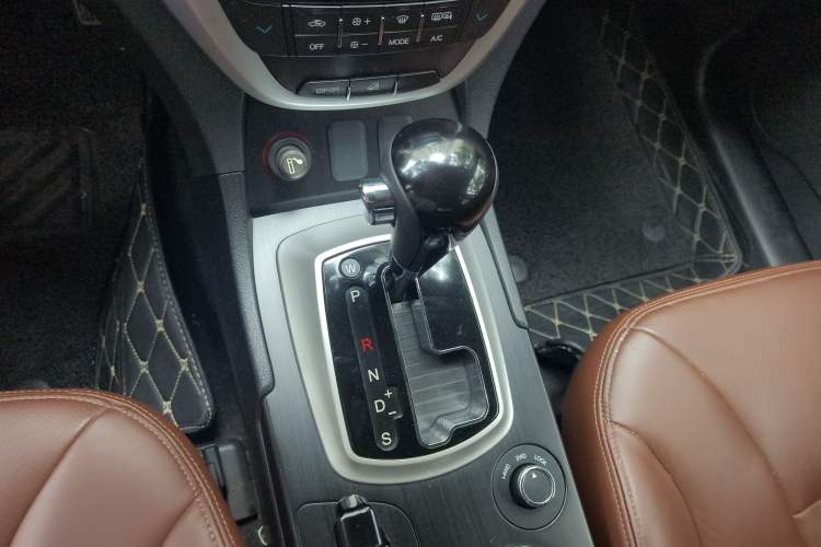 Used GAC Trumpchi GS5 2013 1.8T Automatic All-Wheel-Drive Luxury Edition Gear Lever