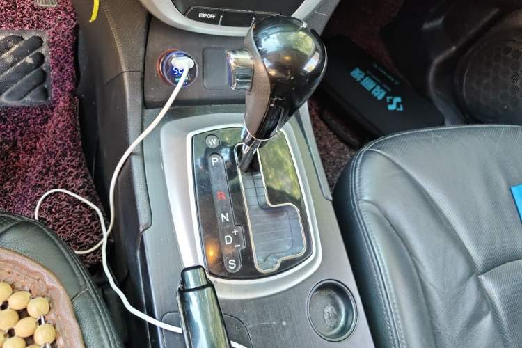Used GAC Trumpchi GS5 2013 2.0L Automatic Two-Wheel Drive Light Interior Special Edition Gear Lever