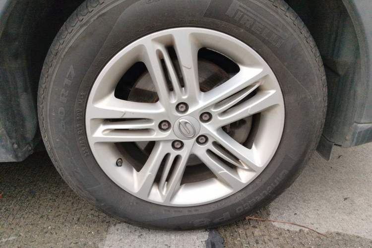 Used GAC Trumpchi GS5 2013 1.8T Automatic Two-Wheel Drive Luxury Edition Right Front Wheel Hub